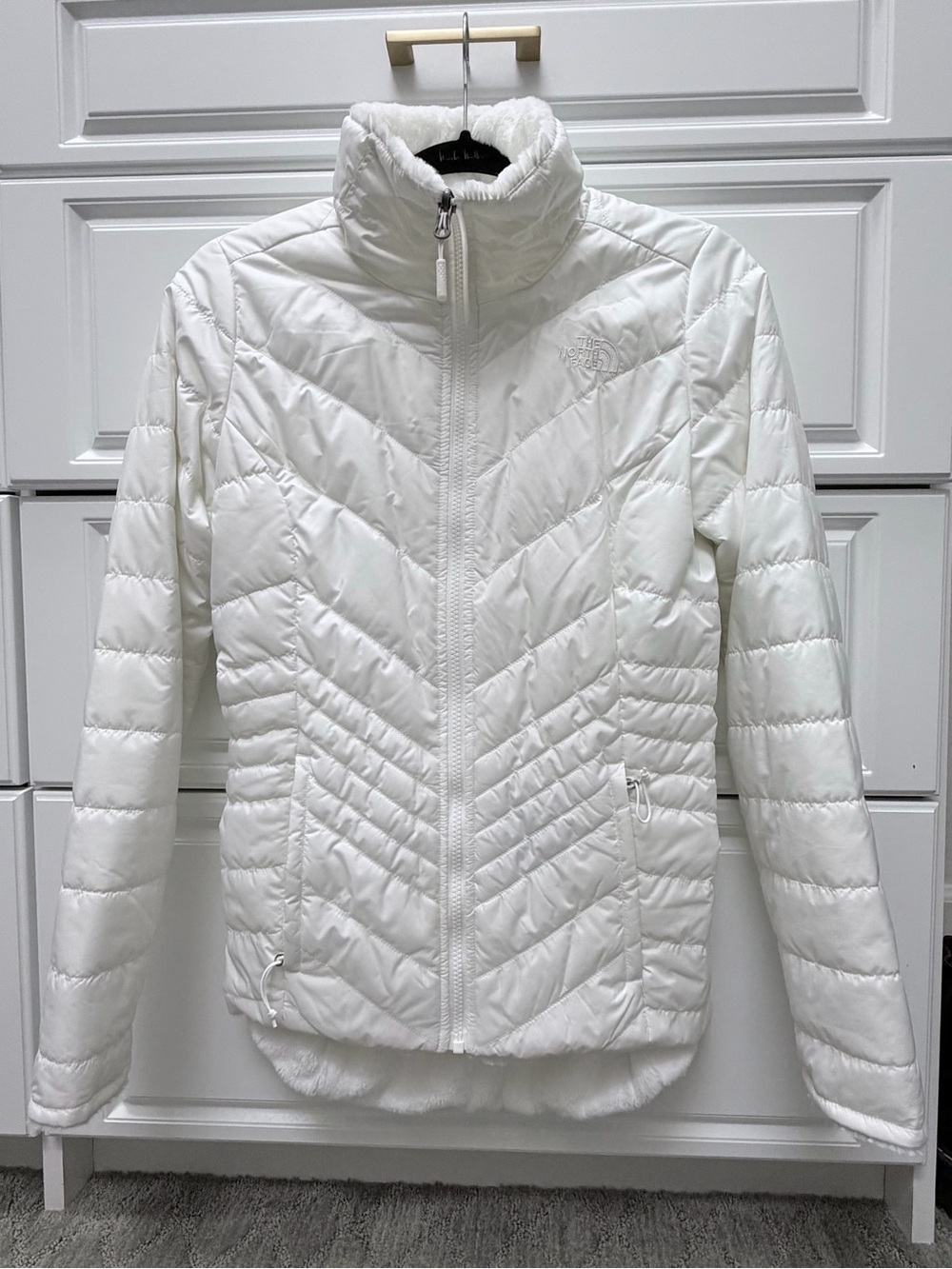 The North Face Women's White Quilted Insulated Reversible Puffer Jacket